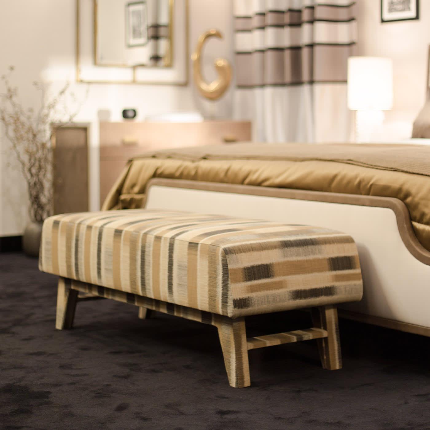 Madison Moderner italienischer Hocker