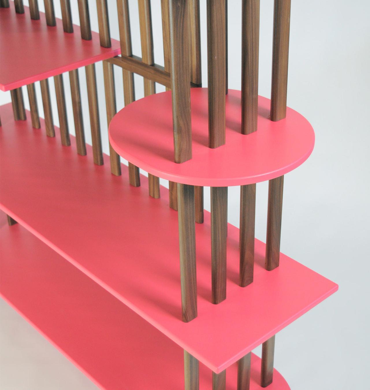 Rosa fünfstöckiges Bücherregal