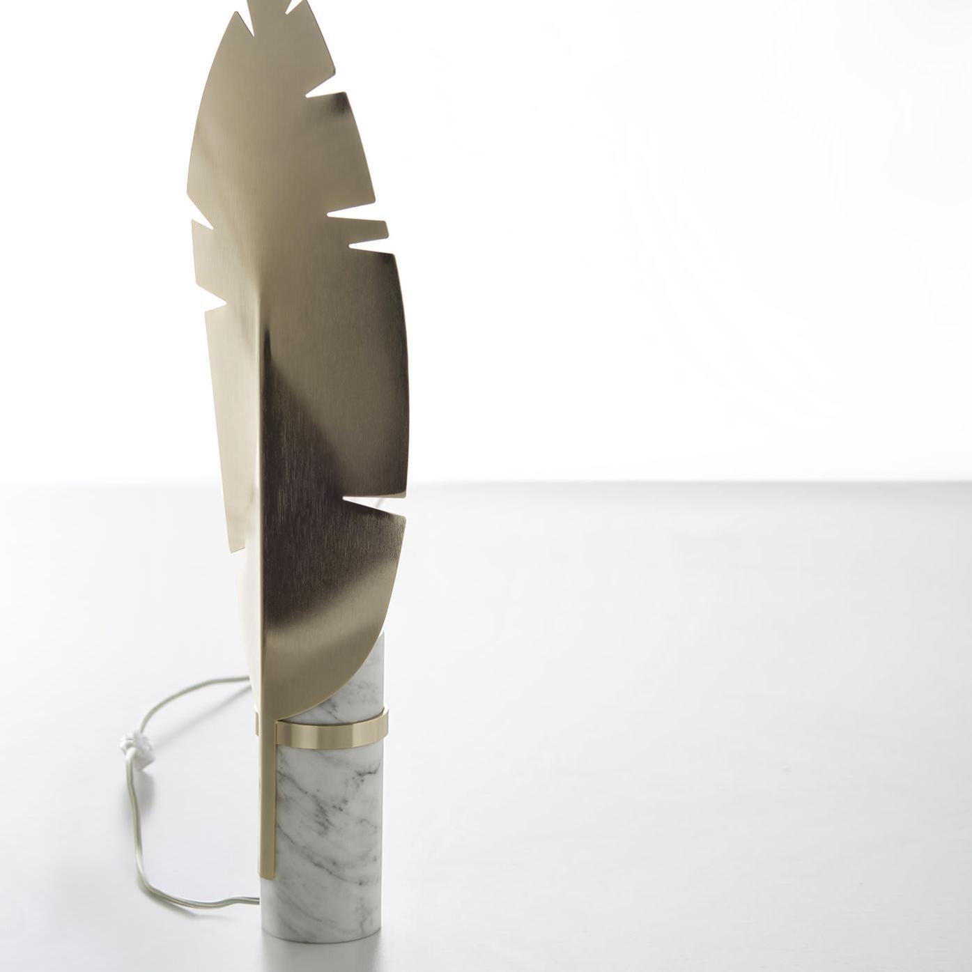 Leaf Carrara Marmor-Tischlampe