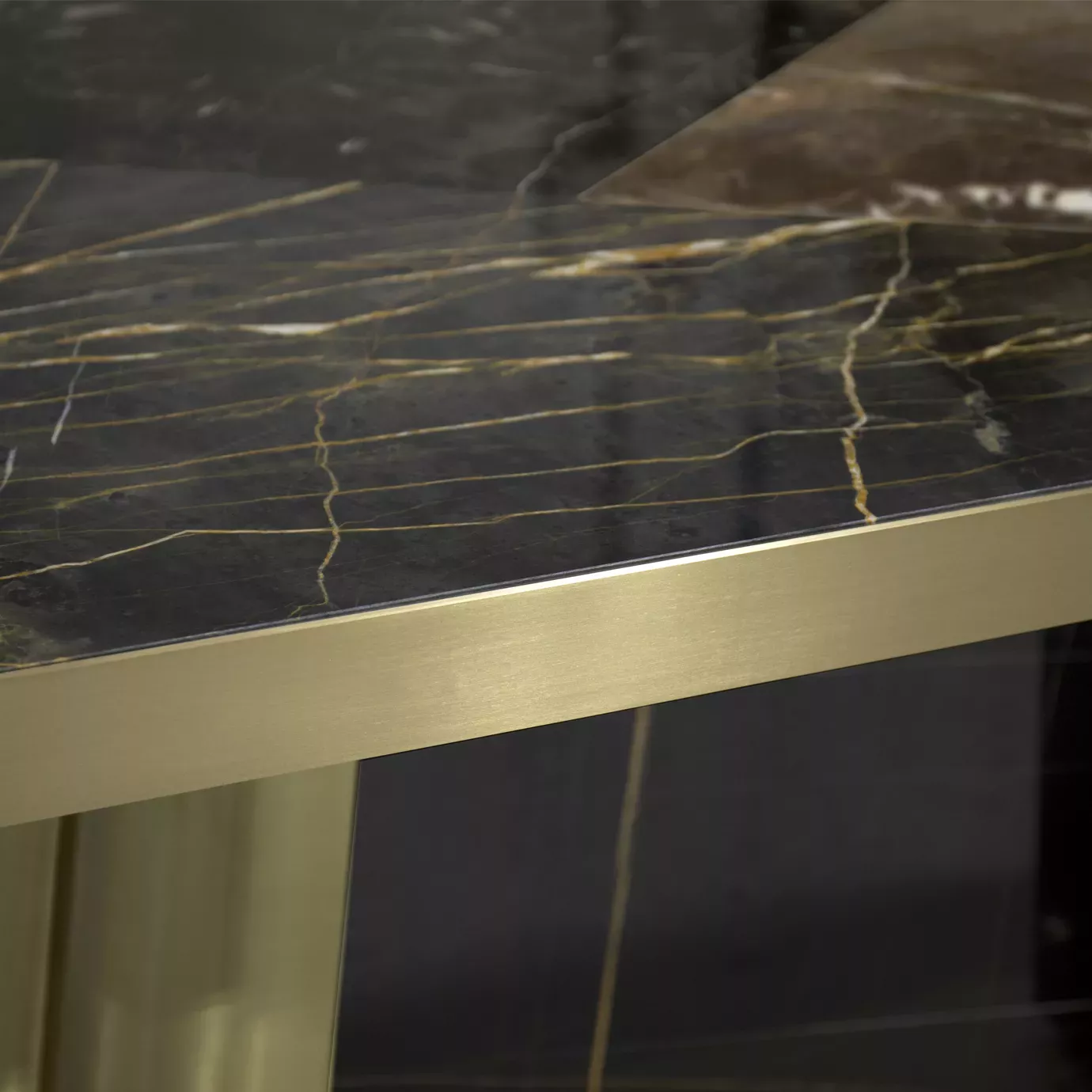Decovita Schwarz‑Gold Granit‑Esstisch