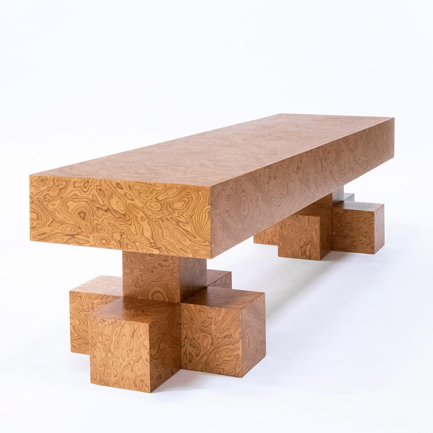 Minimalistische Holzbank