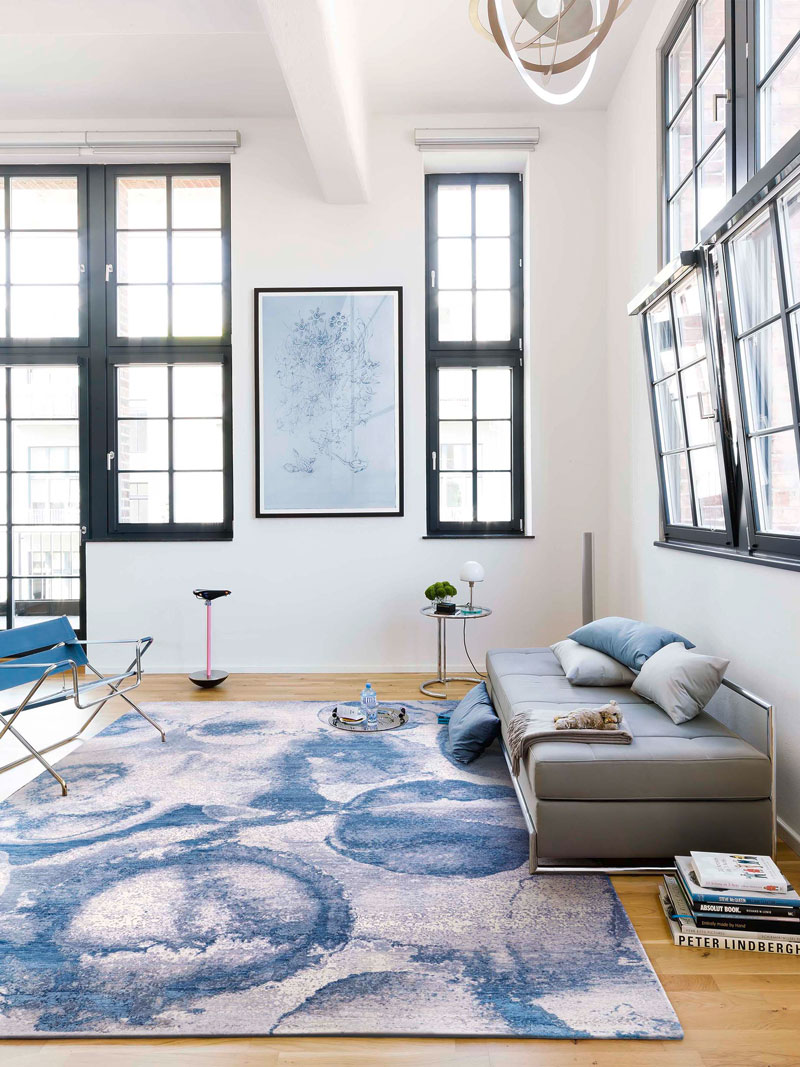 Splash Galileo Blue auf Hellgrau Teppich | Größe: 183 x 274 cm