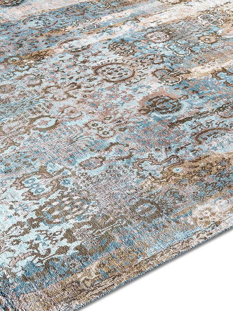 Woods Hellblau auf Beige Teppich