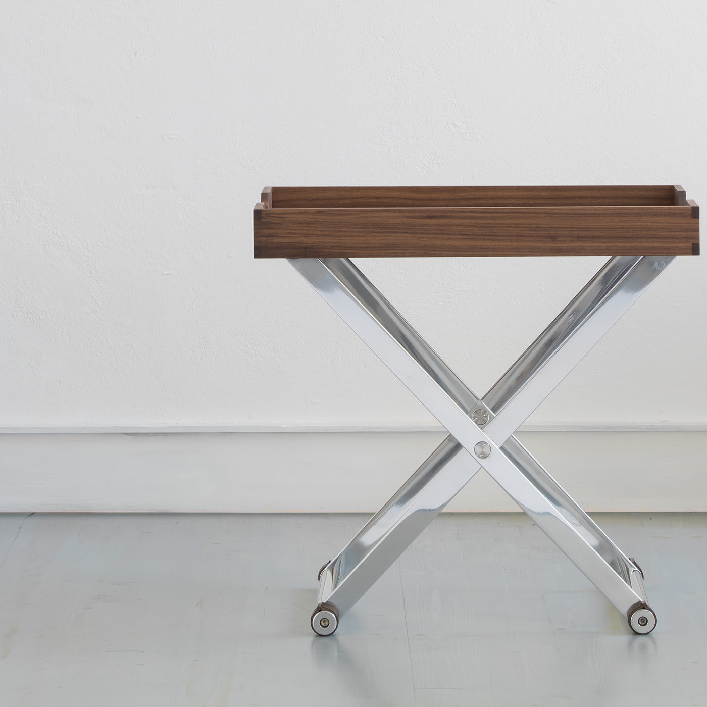 Andrea Klapptisch auf Rollen | Material: Massiv schwarznuss