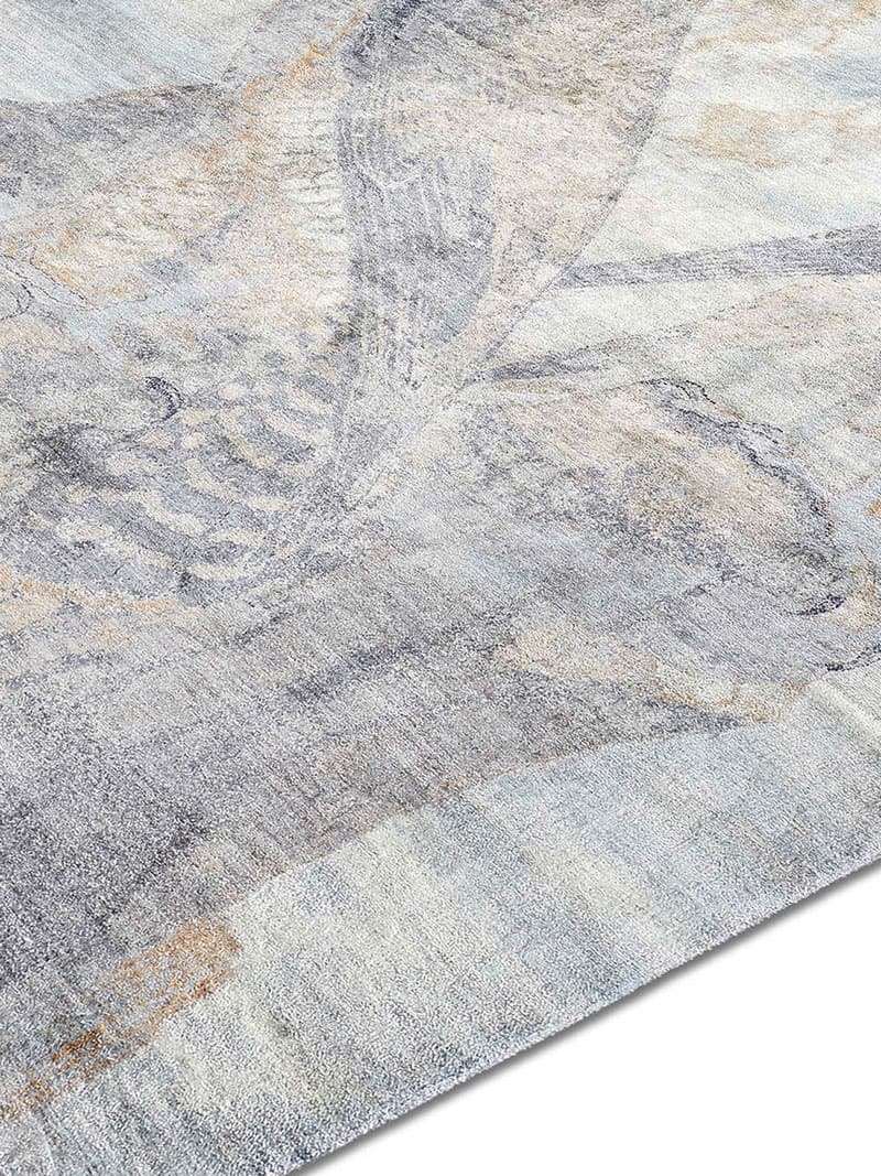 Falcon Original auf Grau Beige Teppich