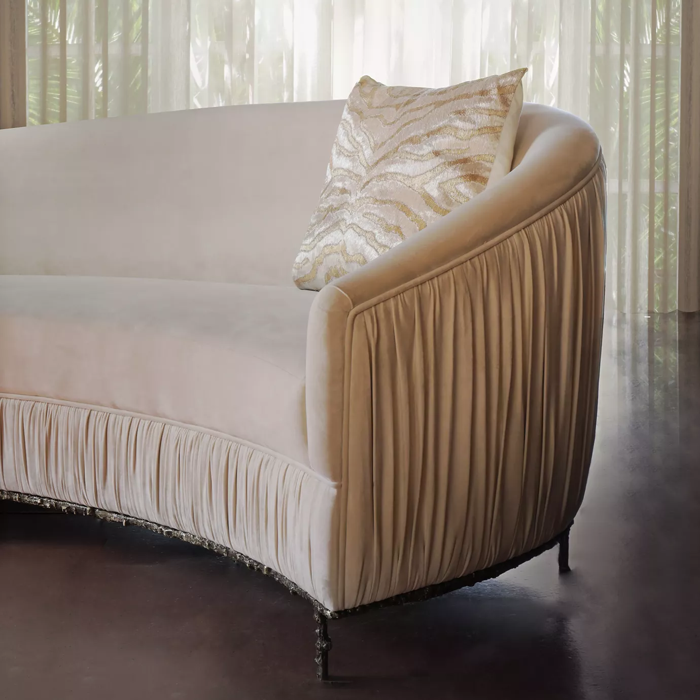 Vamp Sofa mit Metallgestell