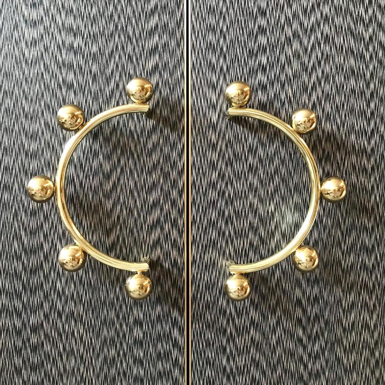 Zeitgenössischer Holzschrank