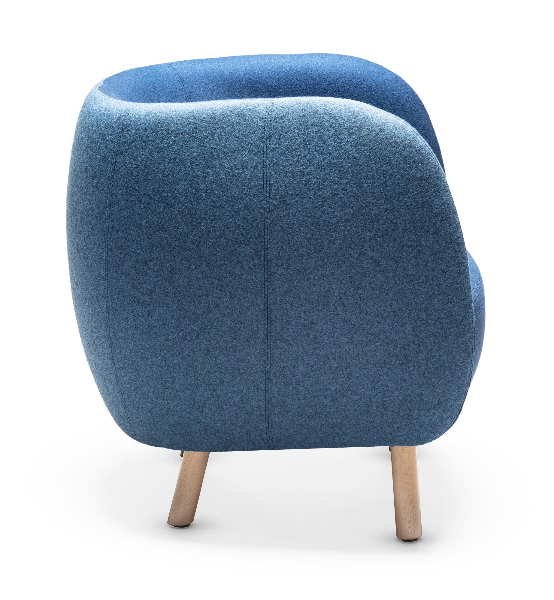 Mousse P Blauer Sessel