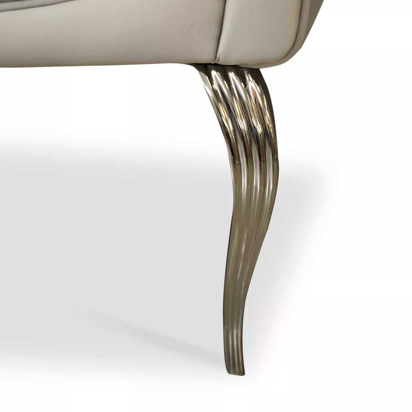 Langes Saphira Sofa mit Metallgestell