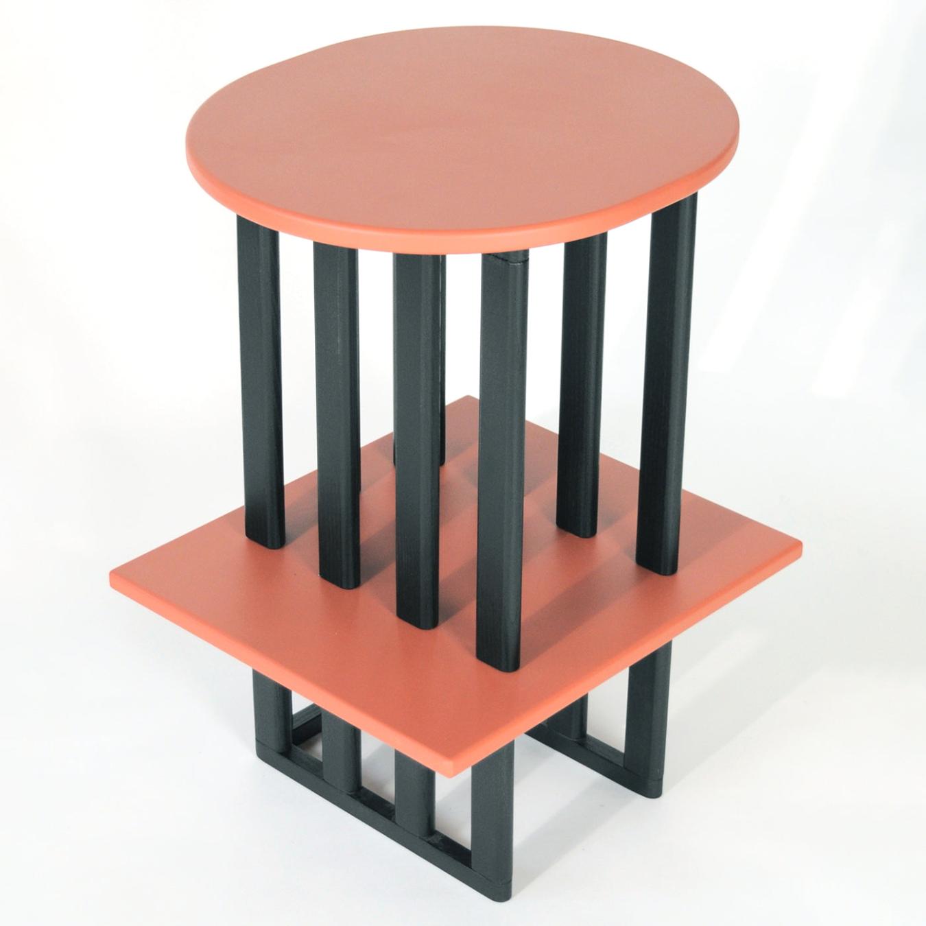 Rosa-schwarzer Holz-Beistelltisch