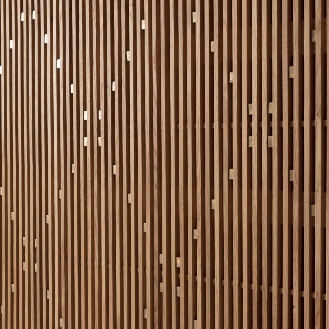 Moderner Holzschrank