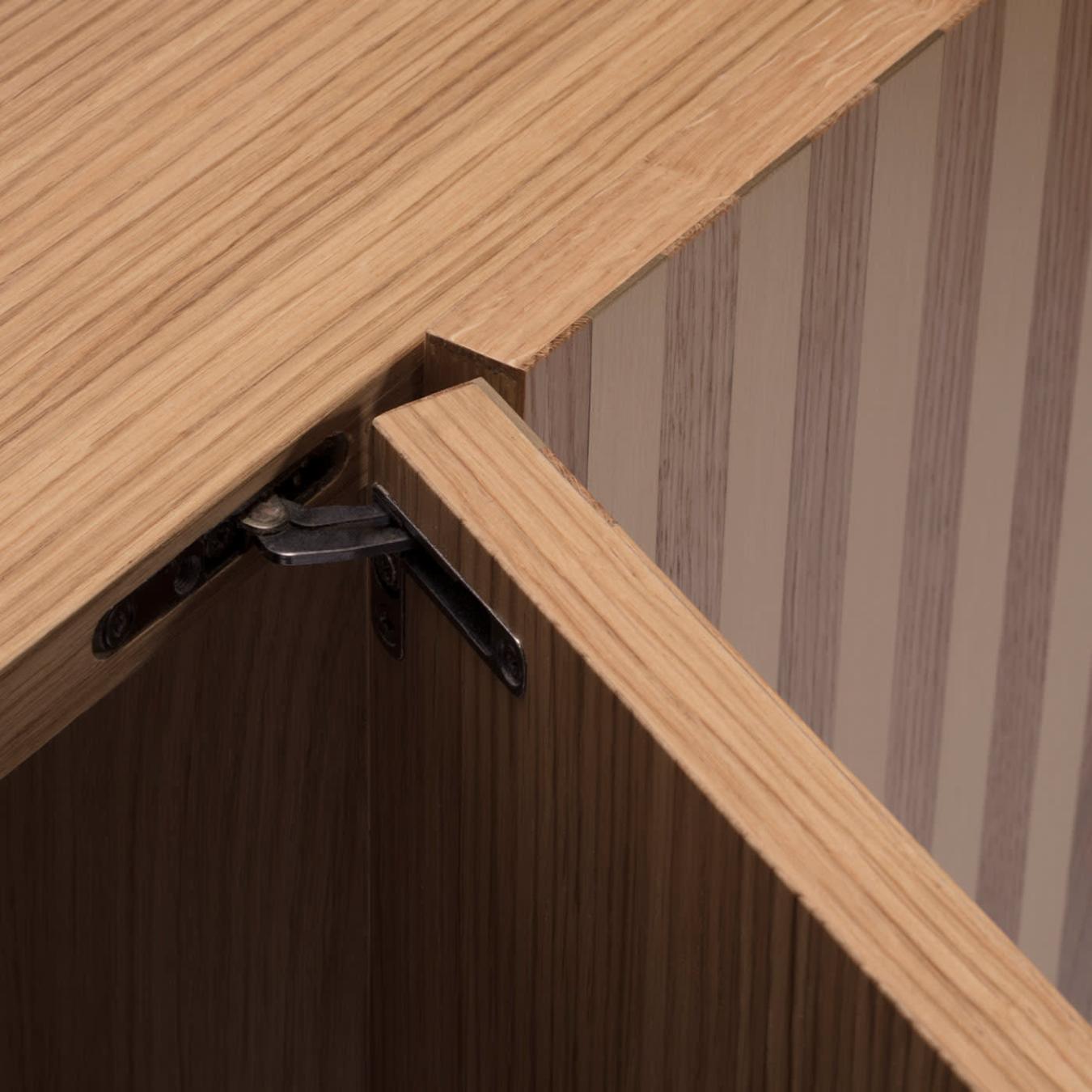 Elegantes Traubeneichen-Sideboard