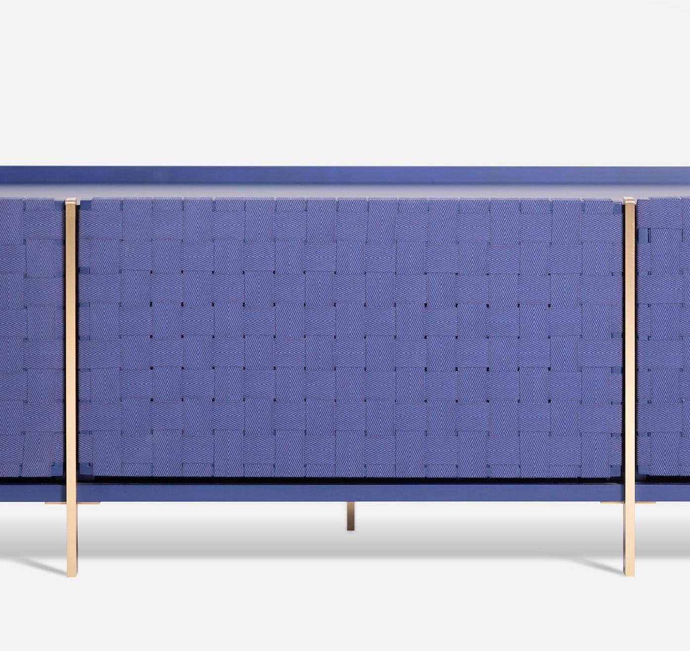 Charakteristisches blaues Sideboard