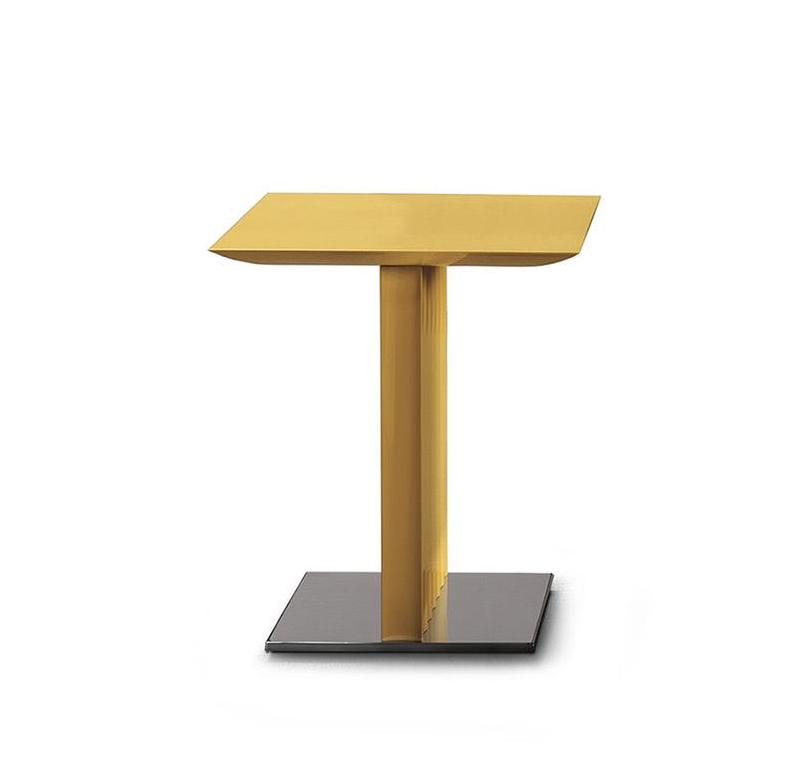 Niedriger Beistelltisch