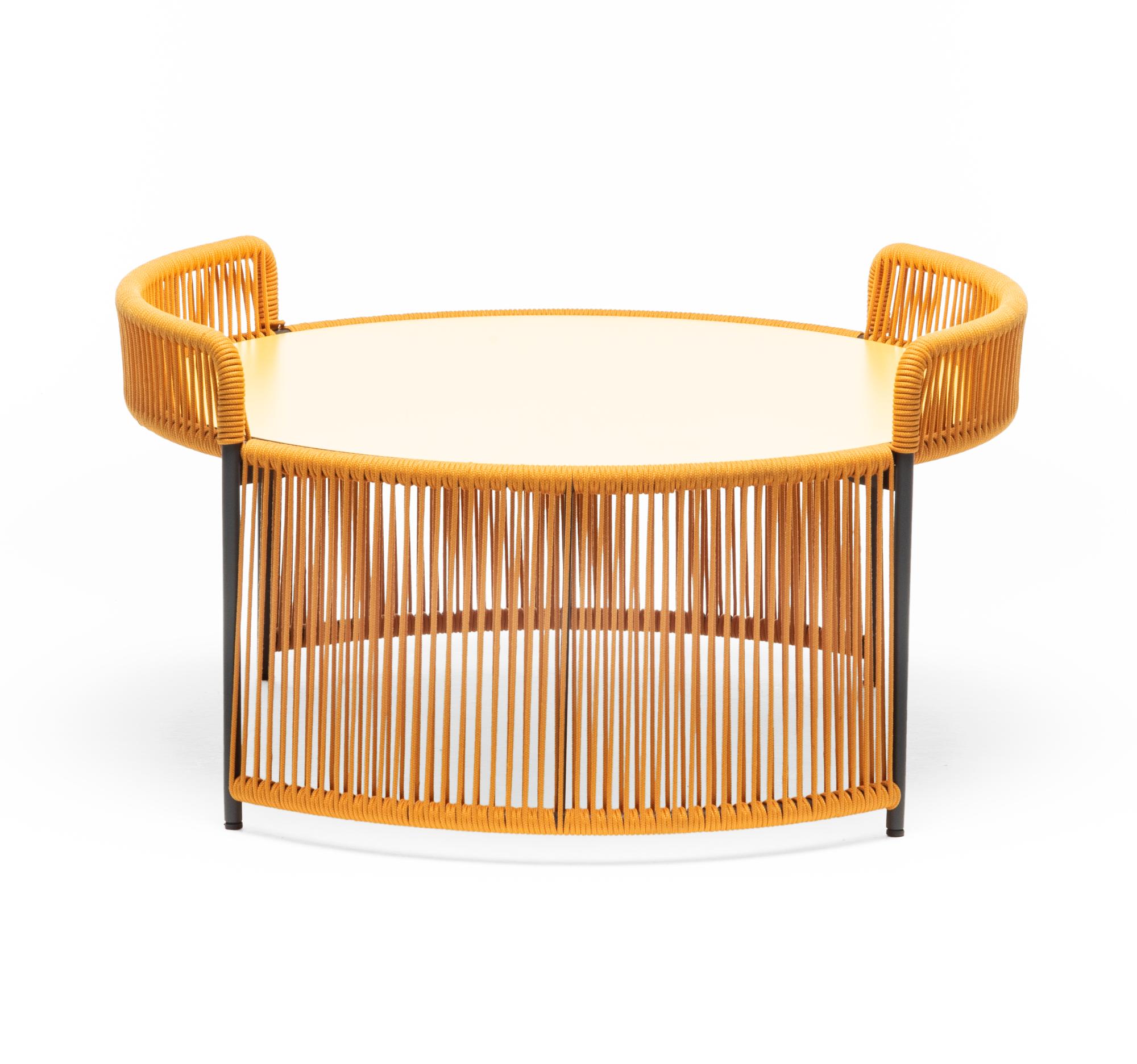 Altana ME Runder Gelber Outdoor-Loungetisch