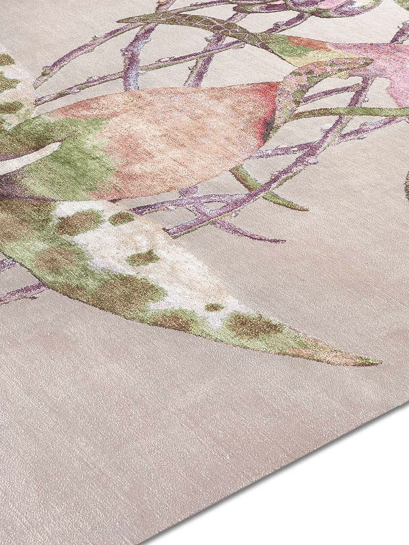 Orchid Pastel auf Grau‑Grün Teppich