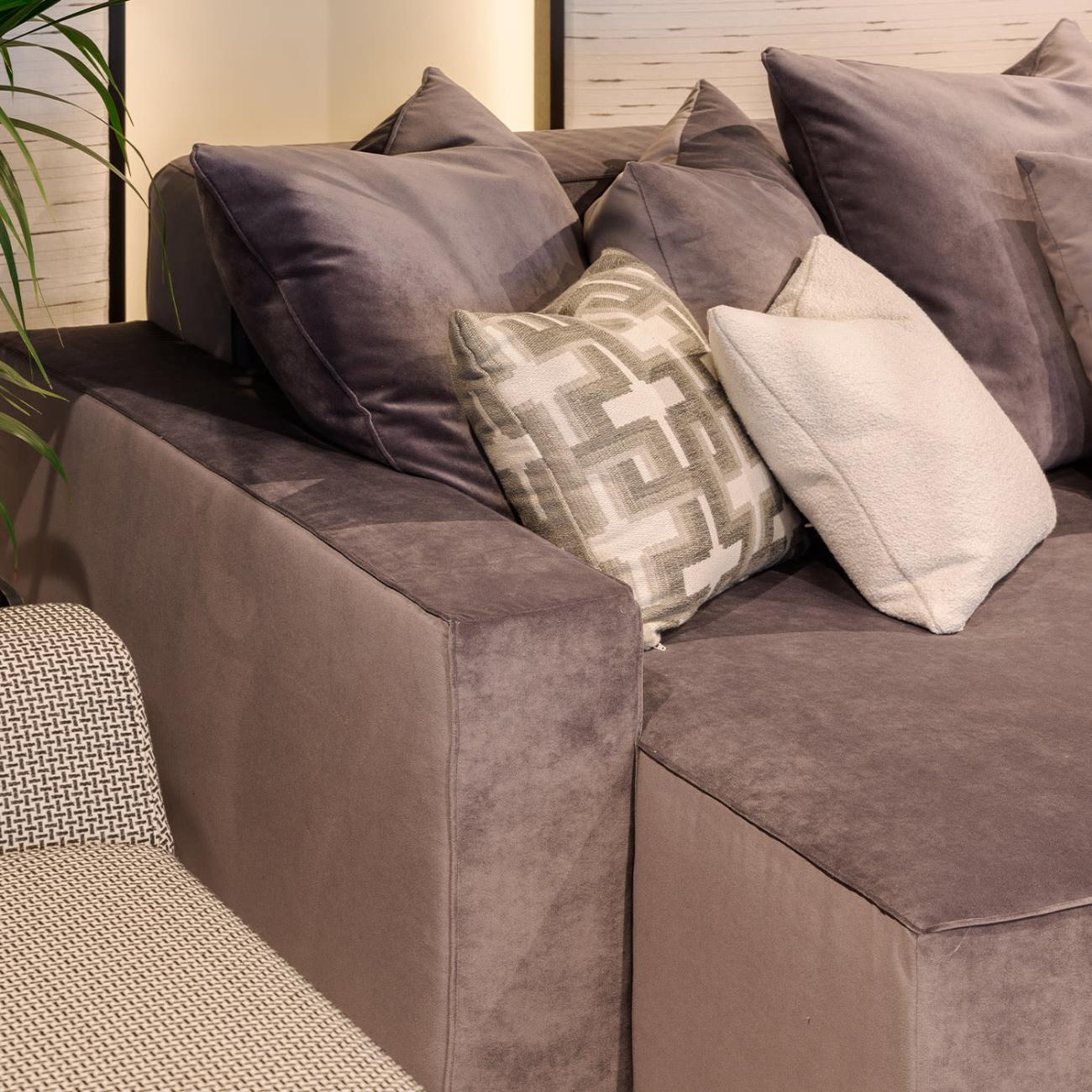 Bonnie Zeitgenössisches italienisches Sofa