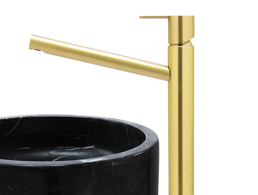 Carp-inspiriertes Standwaschbecken