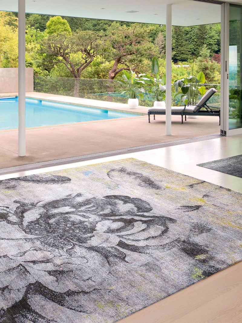 Flowers Original auf Grau Teppich