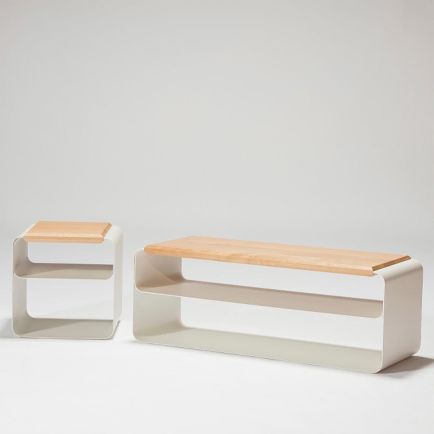 Moderne Holz-Metall-Bank