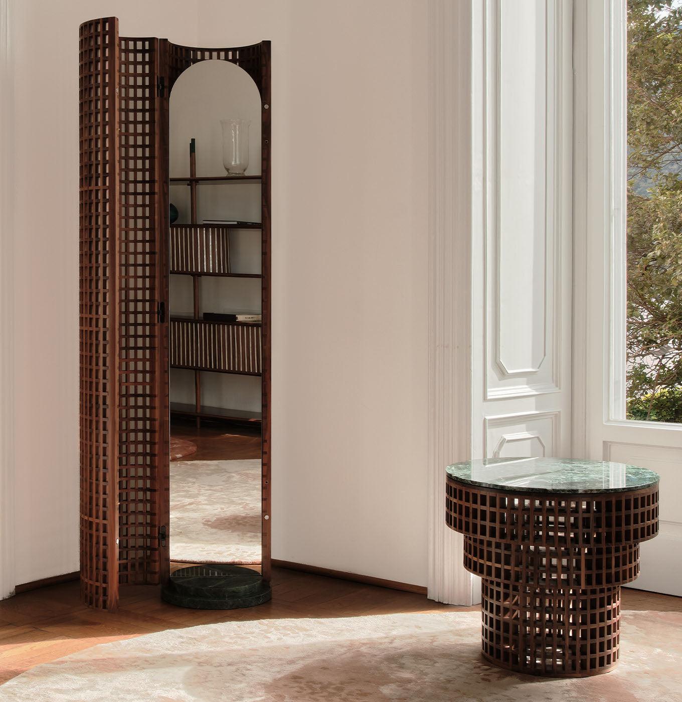 Nussbaum-Marmor-Standspiegel