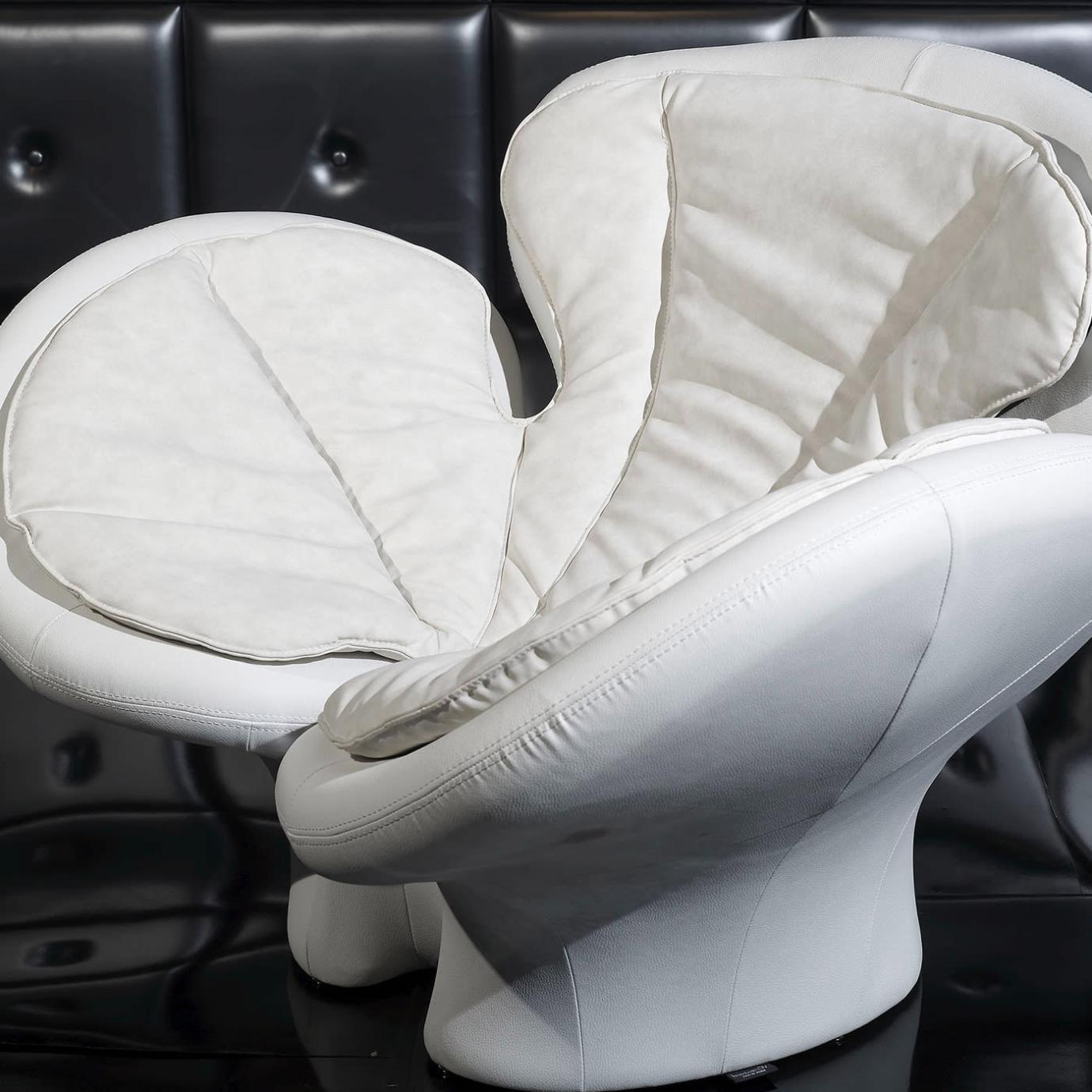 Pansé White Lounge Armchair