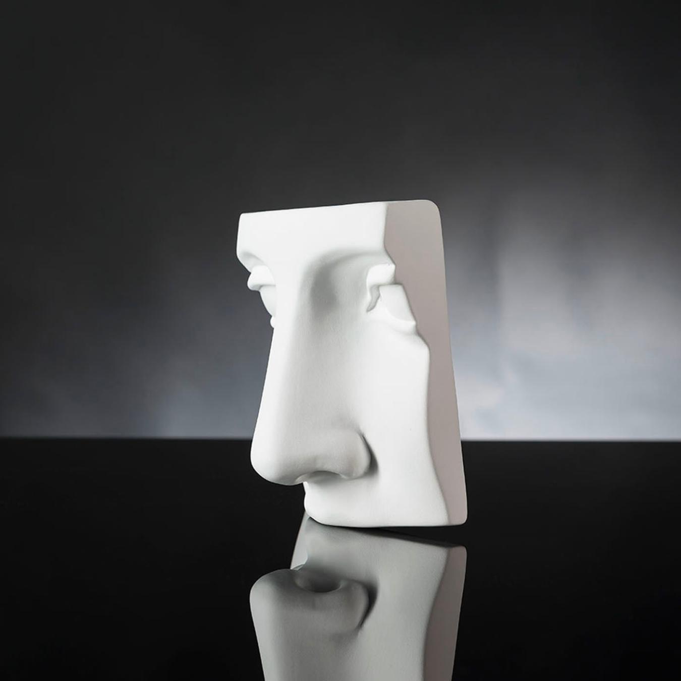 Junos Nase Skulptur