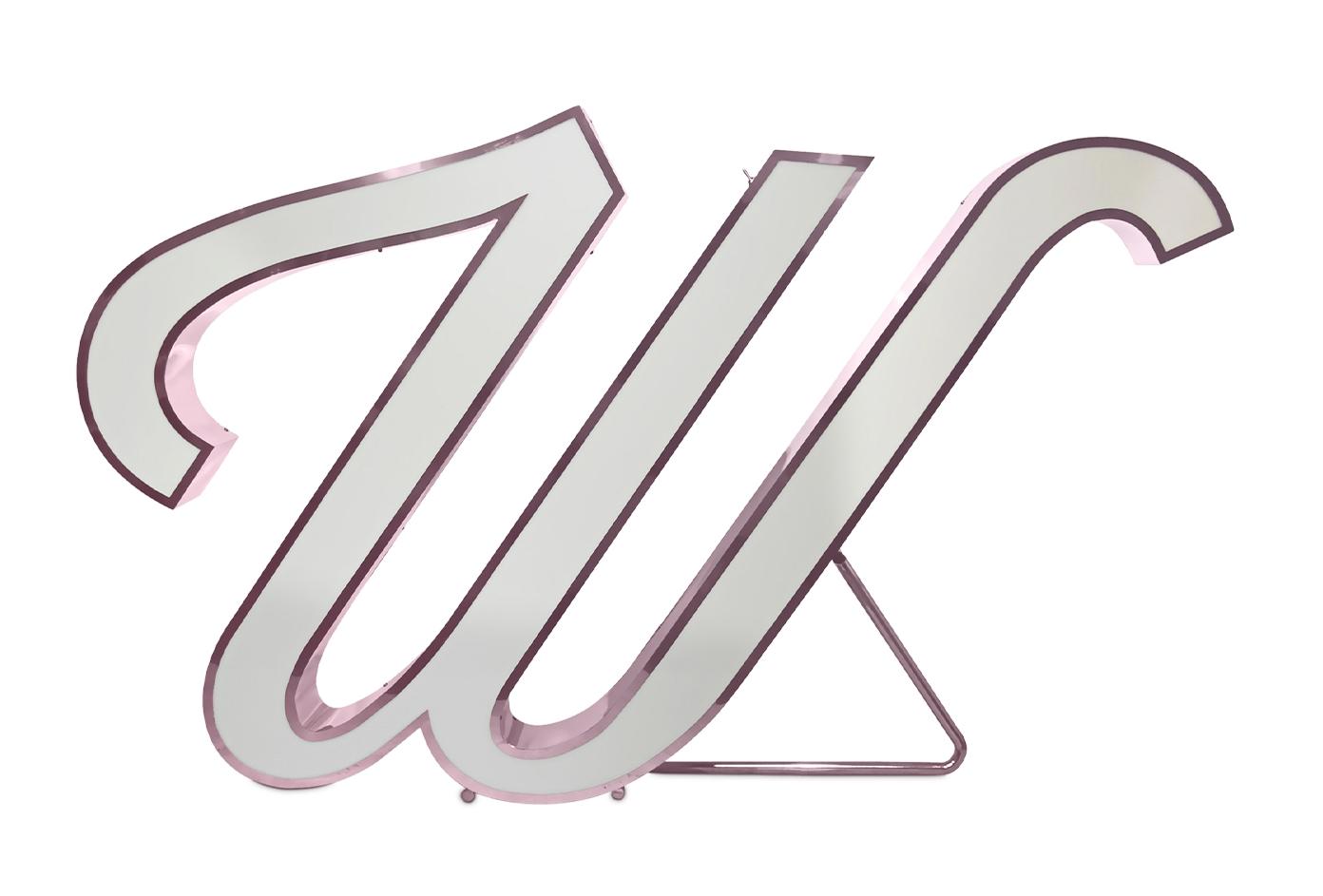 Wondrous Buchstabe W