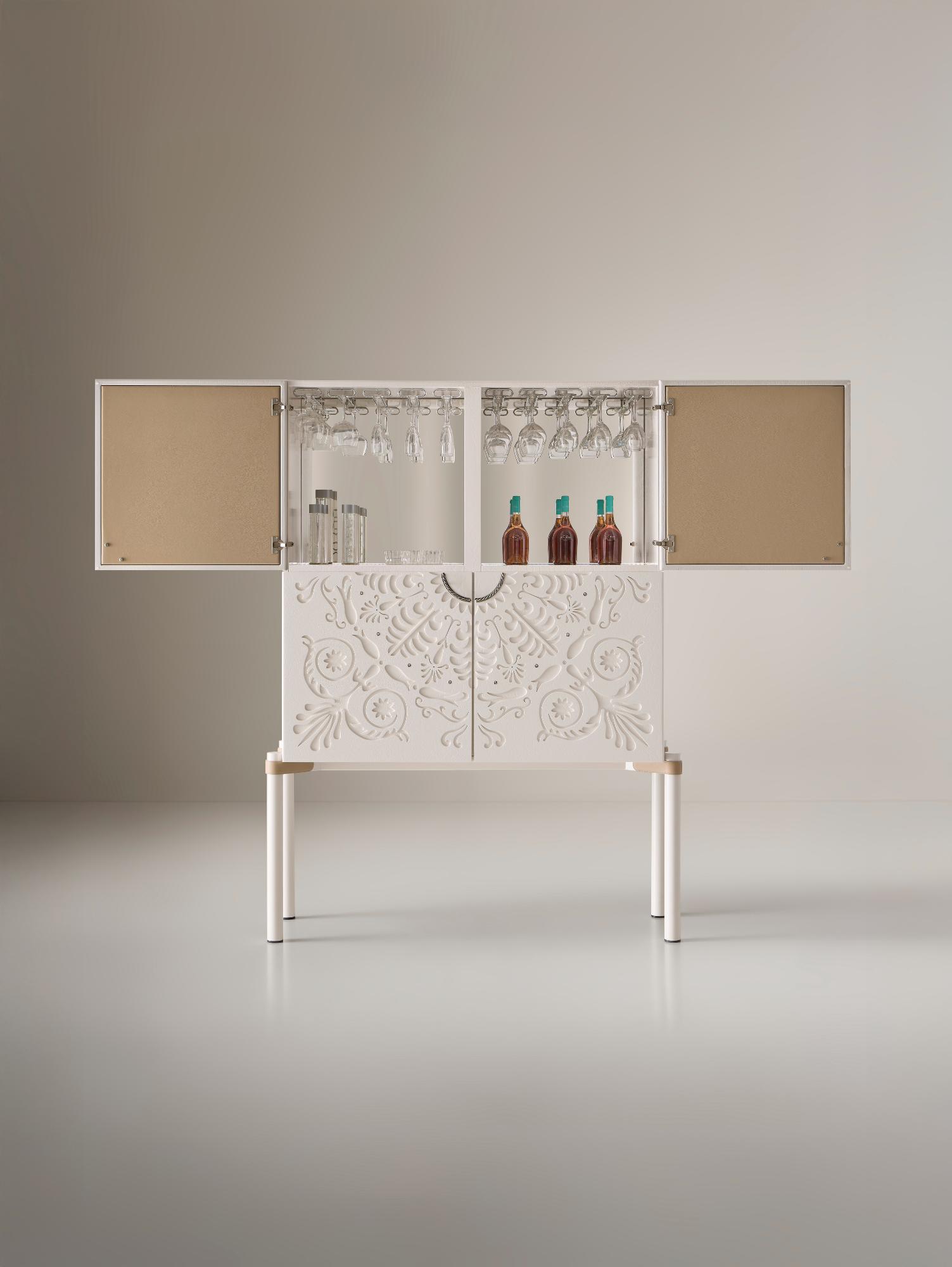 Alexandra Moderner Weißer Barschrank