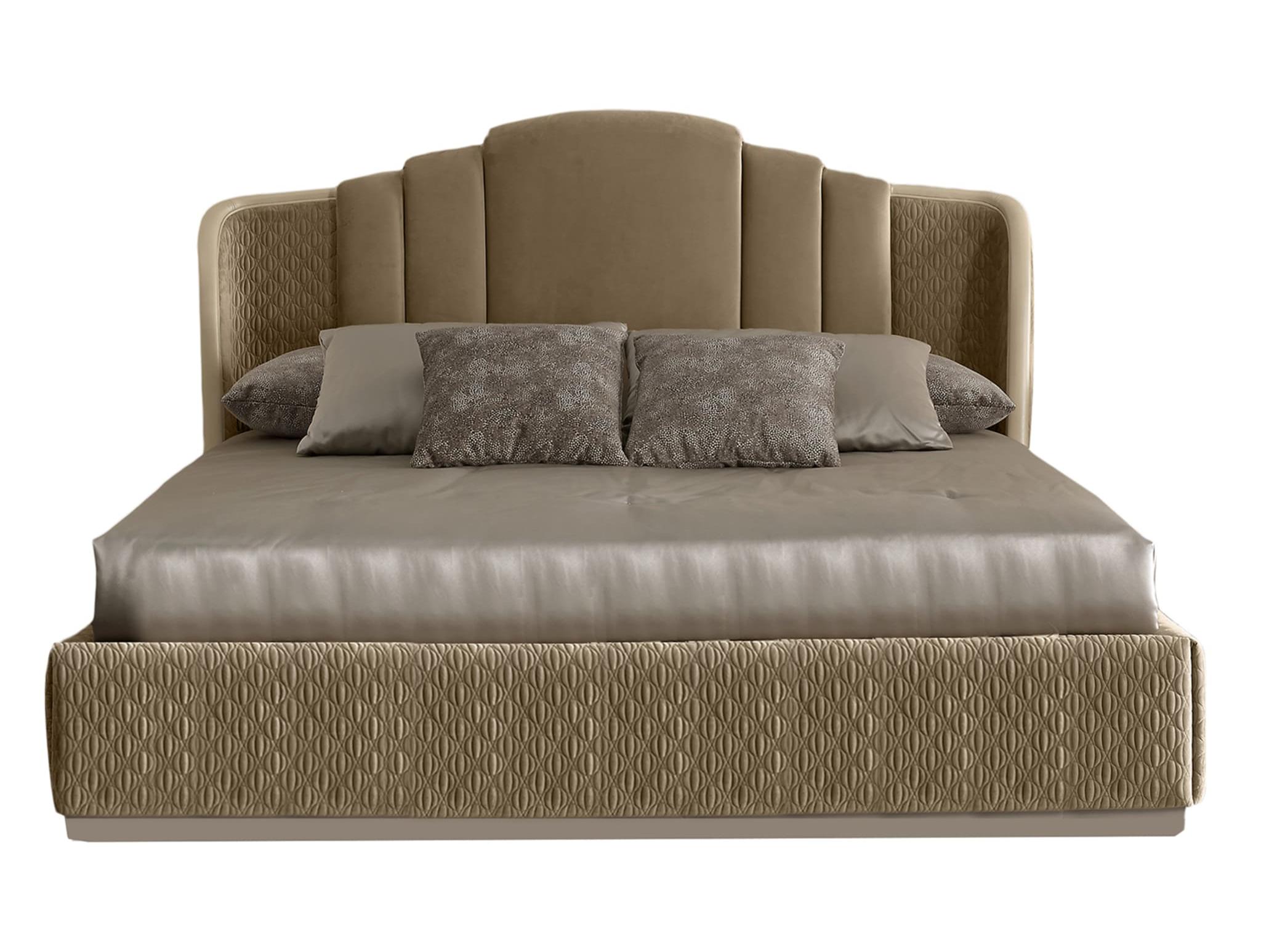 Beiges Luxusbett