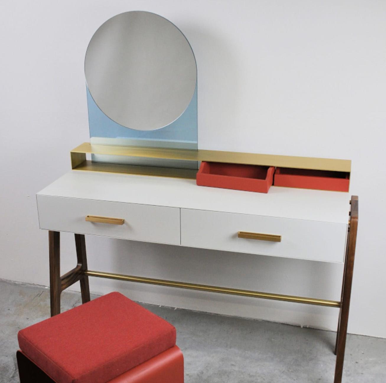 Raffinierter Schminktisch mit Spiegel