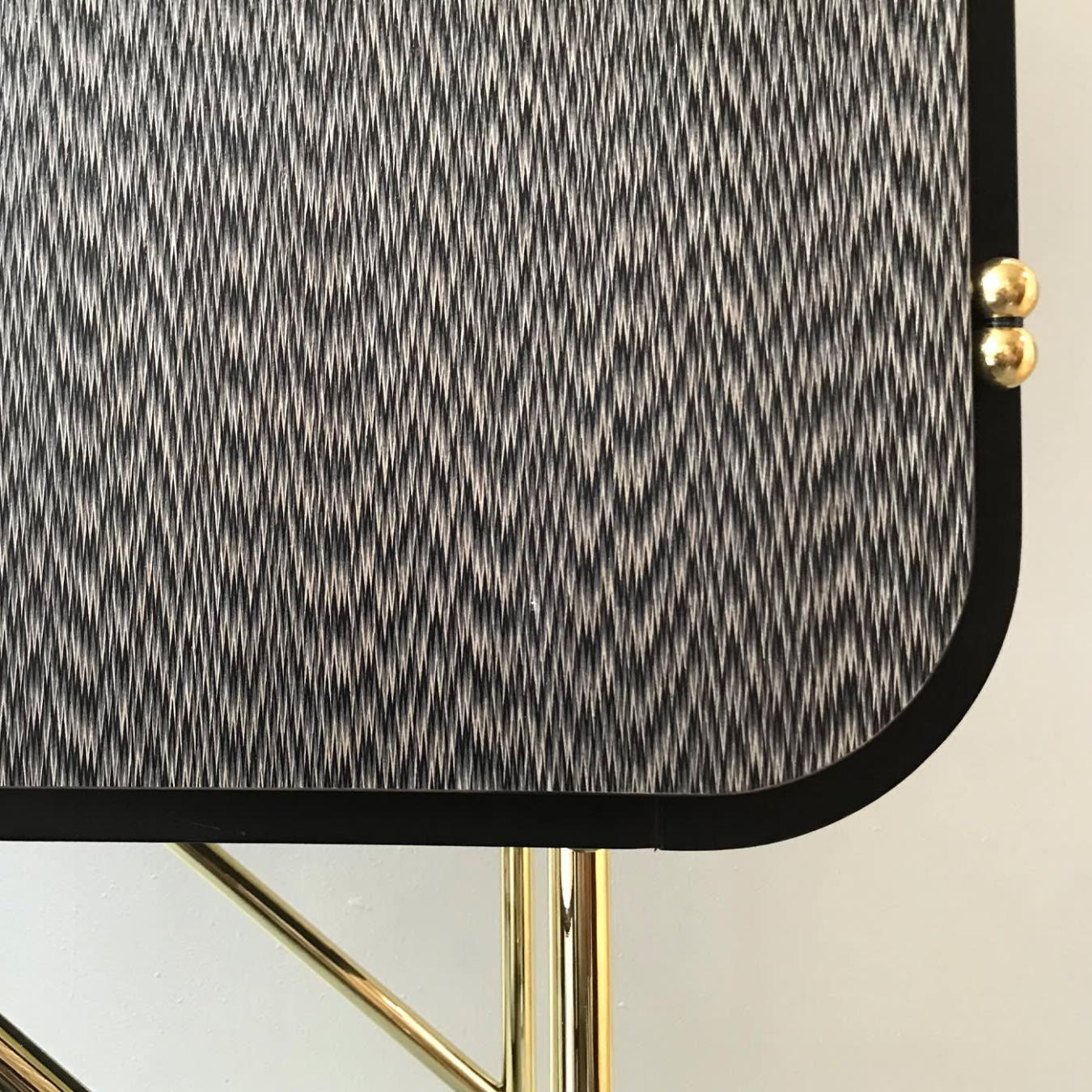 Zeitgenössischer Holzschrank