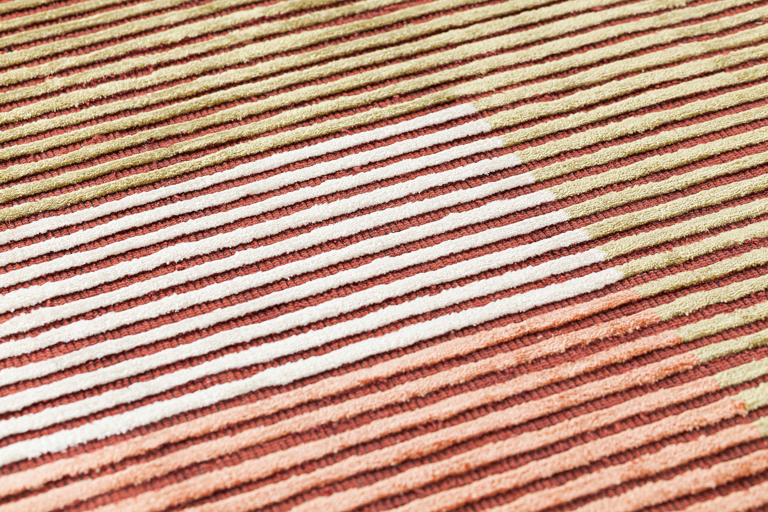 Handgewebter Viskose-Linien Teppich