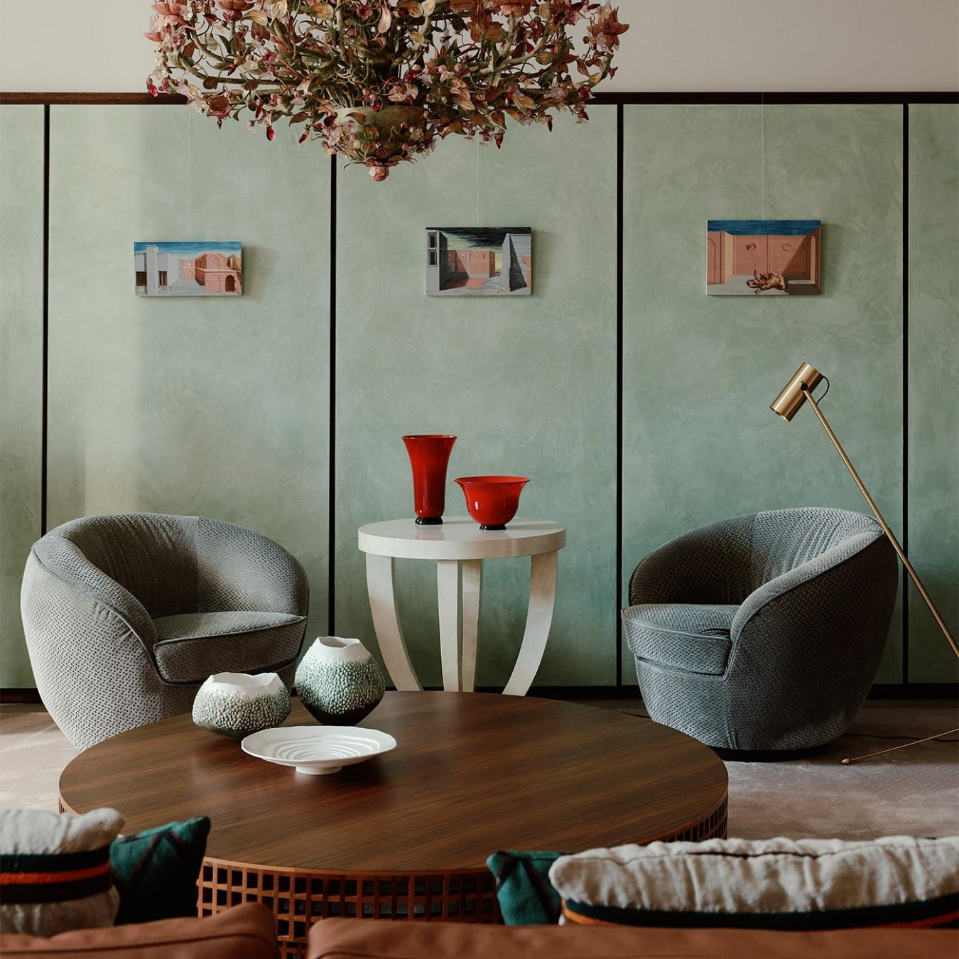 Charmanter Nussbaum-Couchtisch