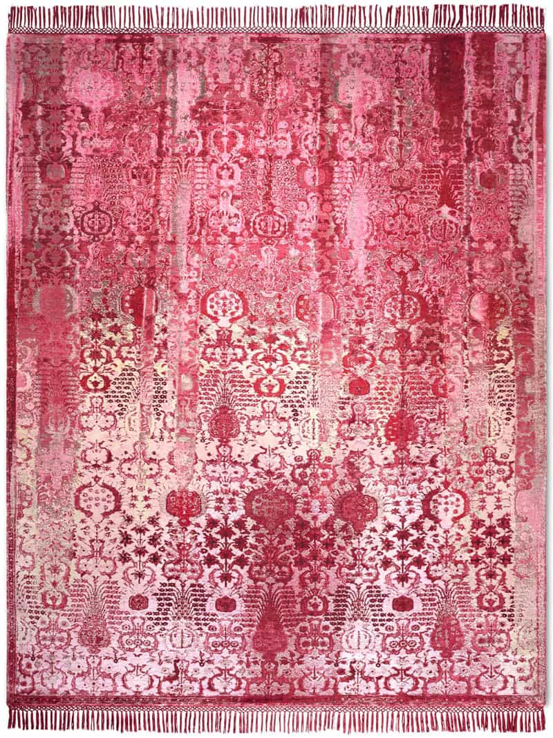 Woods Strawberry auf Rosa Teppich