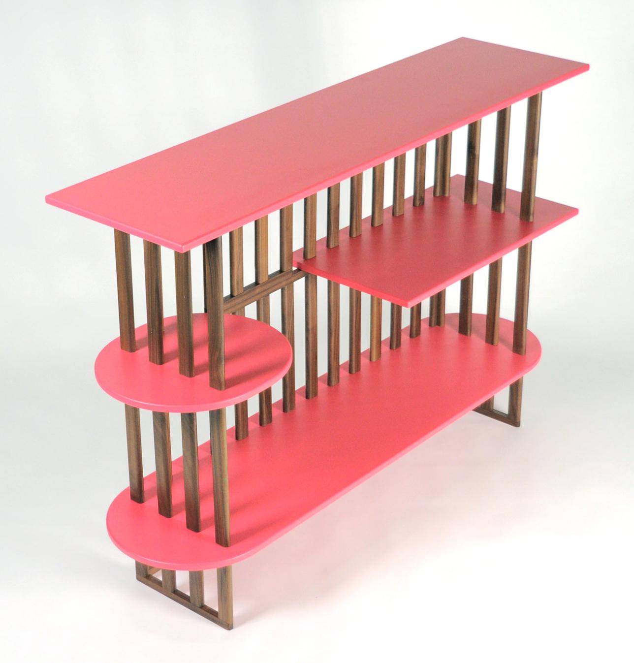 Rosa dreistöckiges Bücherregal