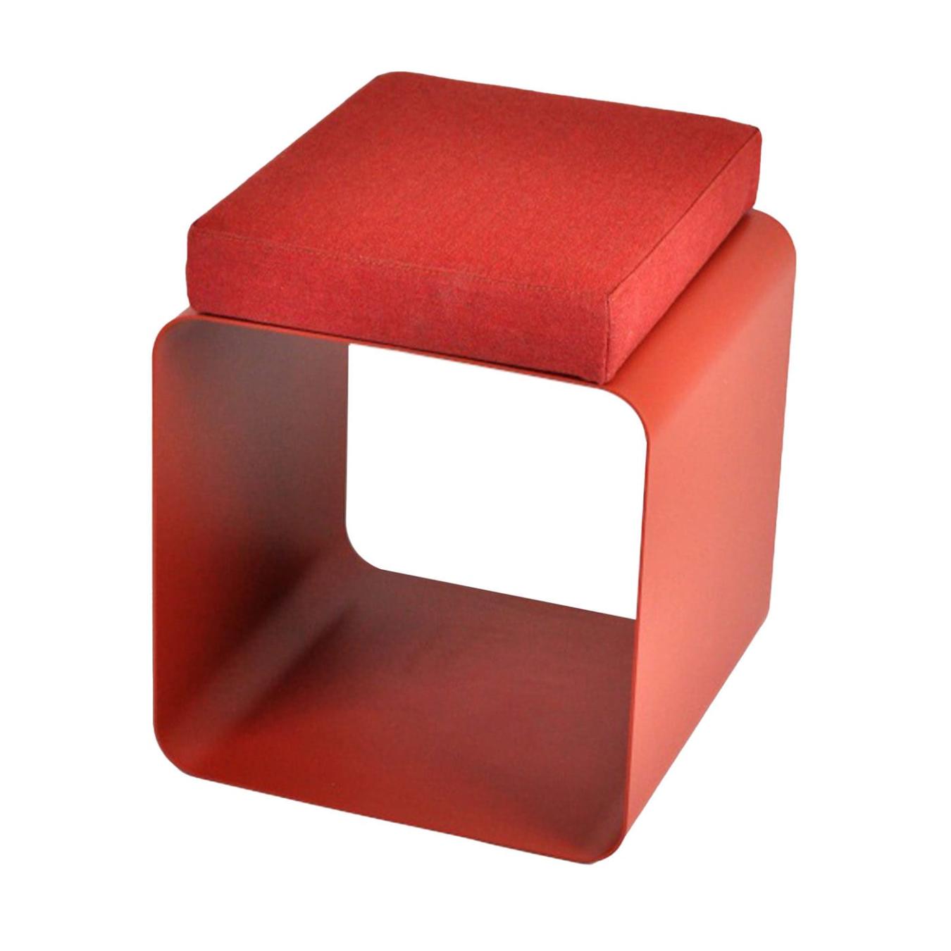 Roter Samt-Metall-Hocker