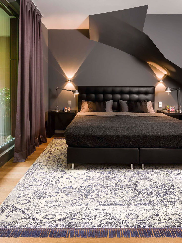 Mauve Grey auf Weiß Teppich