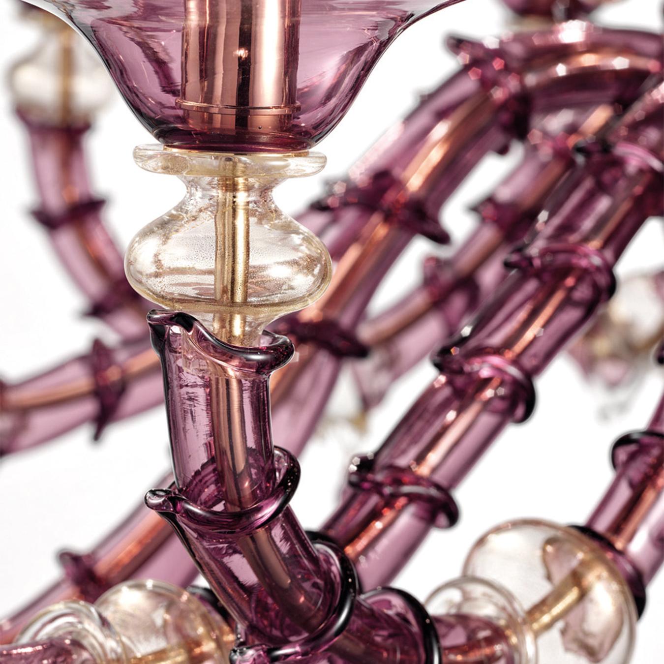 Klassischer Kronleuchter aus lila Muranoglas