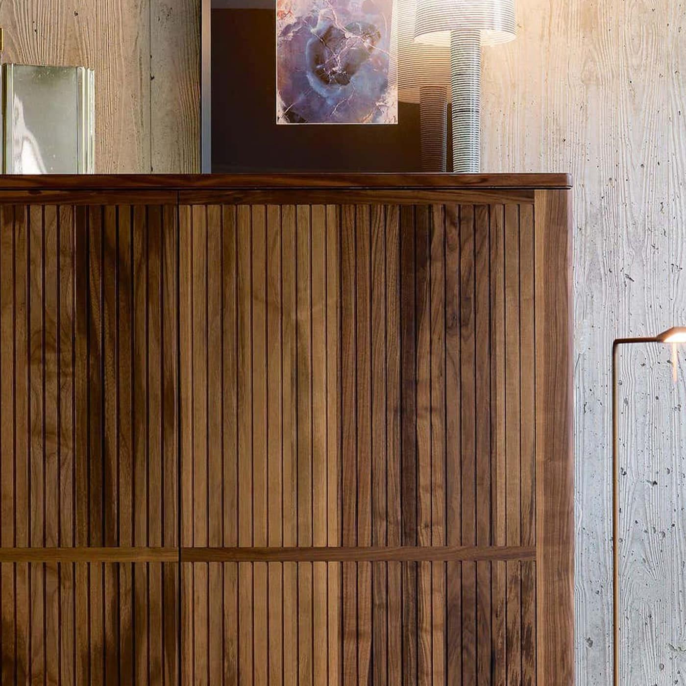 Eleva Braunes hohes Sideboard