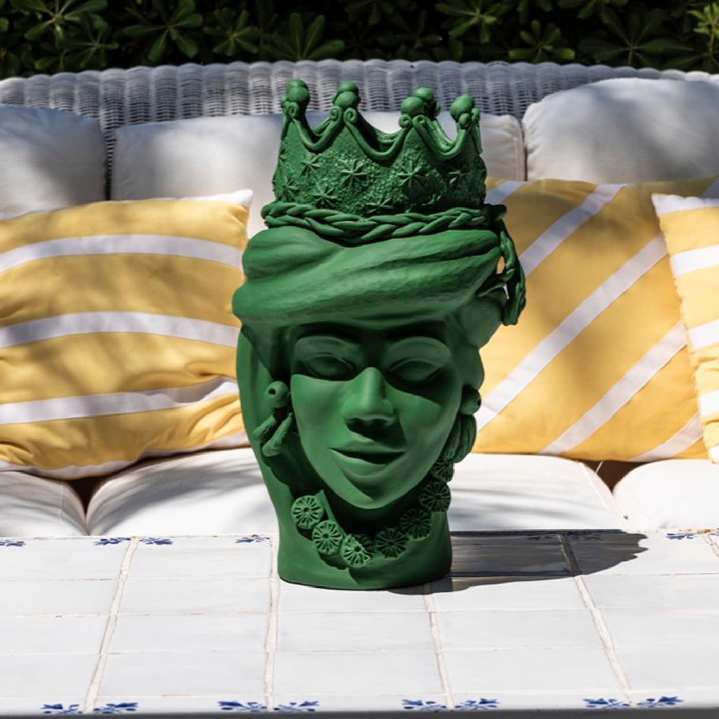 Maure‑Kopf grüne Skulptur