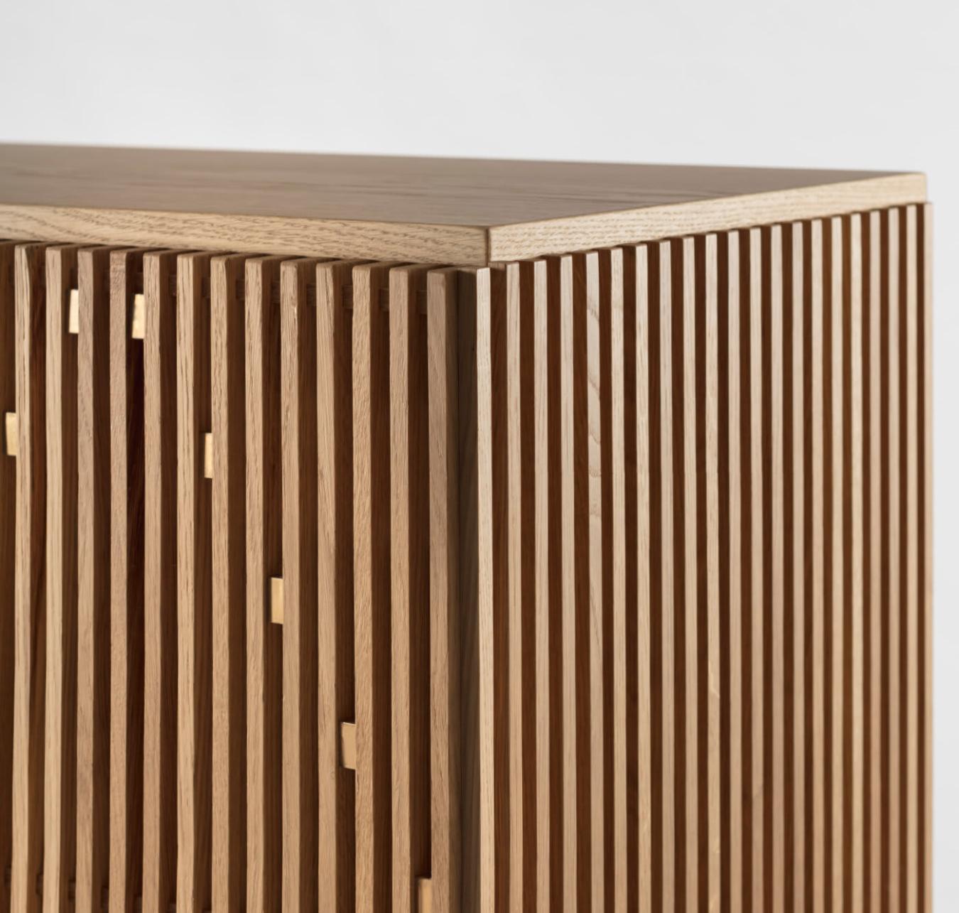 Moderner Holzschrank
