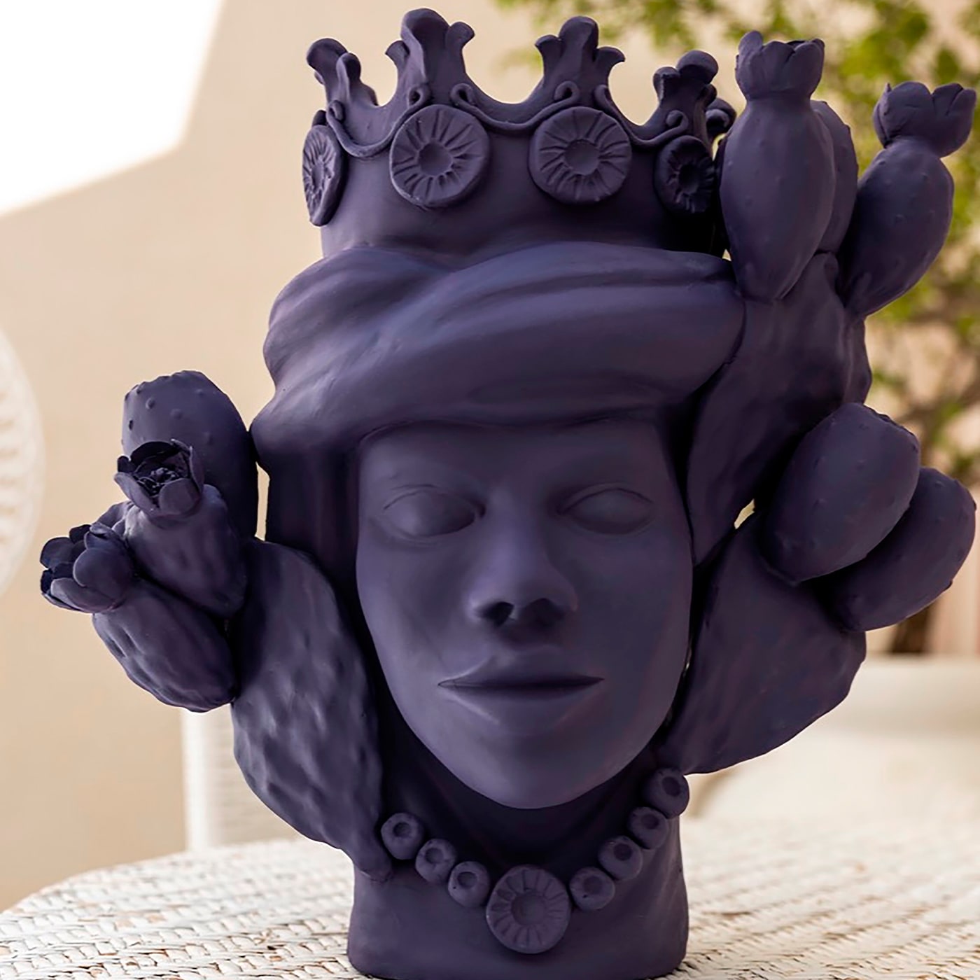 Maure‑Kopf violette Skulptur
