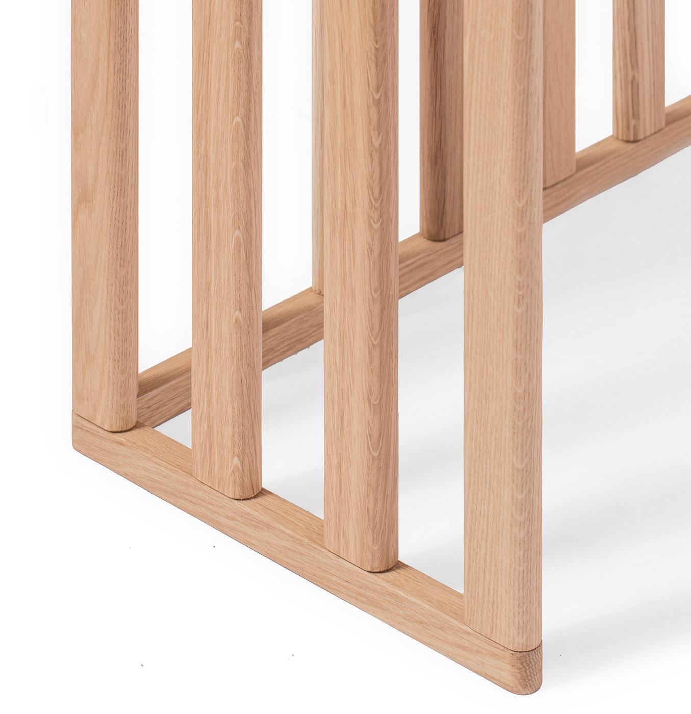 Grünes vierstöckiges Bücherregal