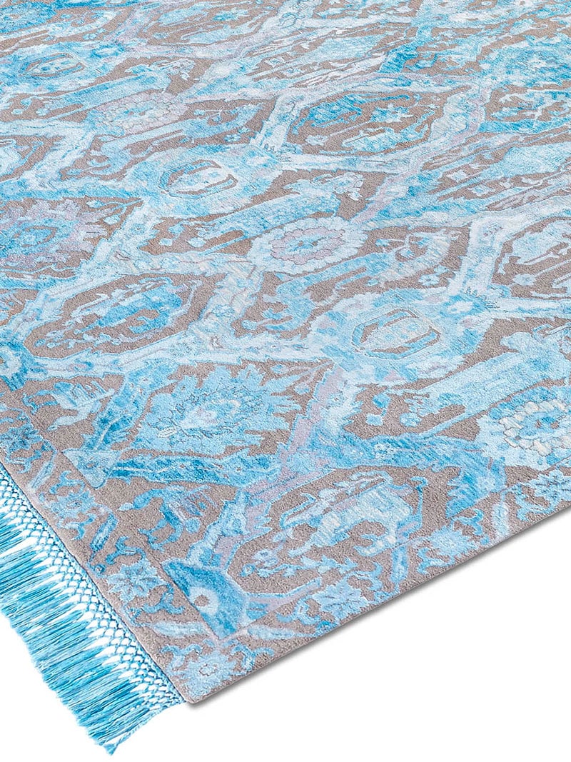 Kava Bagh Electric Blue auf Naturgrau Teppich