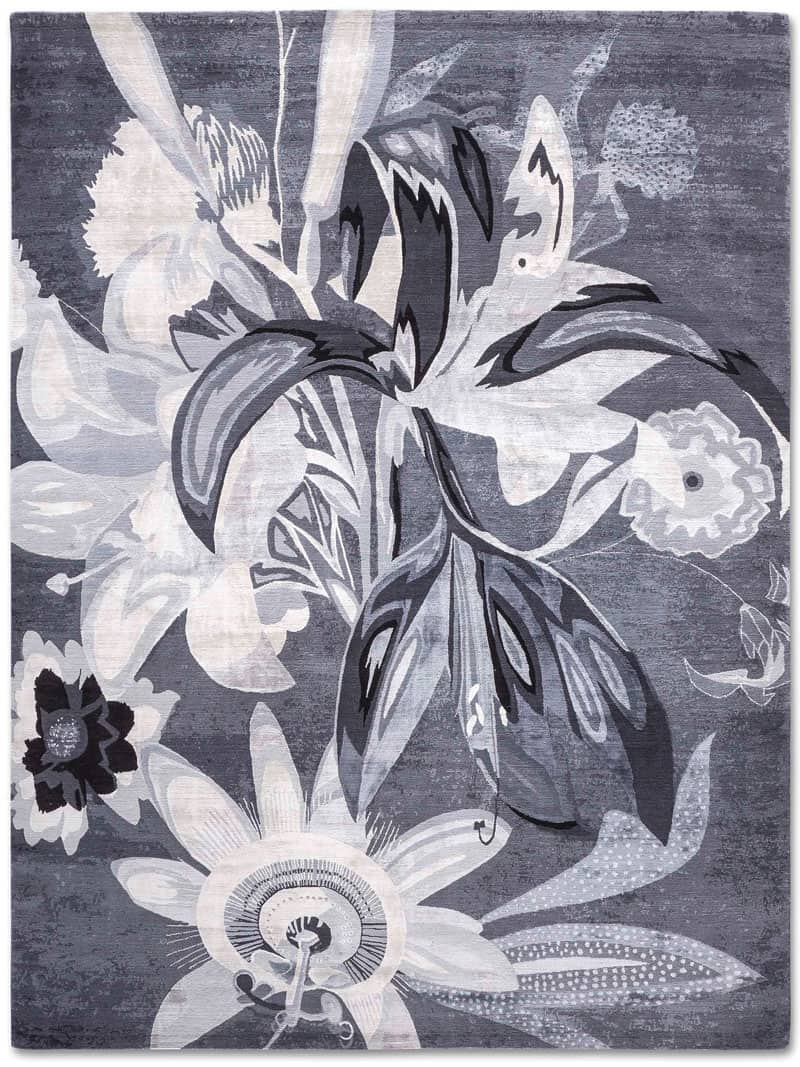 Red Flower B&W auf Schwarz Teppich | Größe: 250 x 300 cm