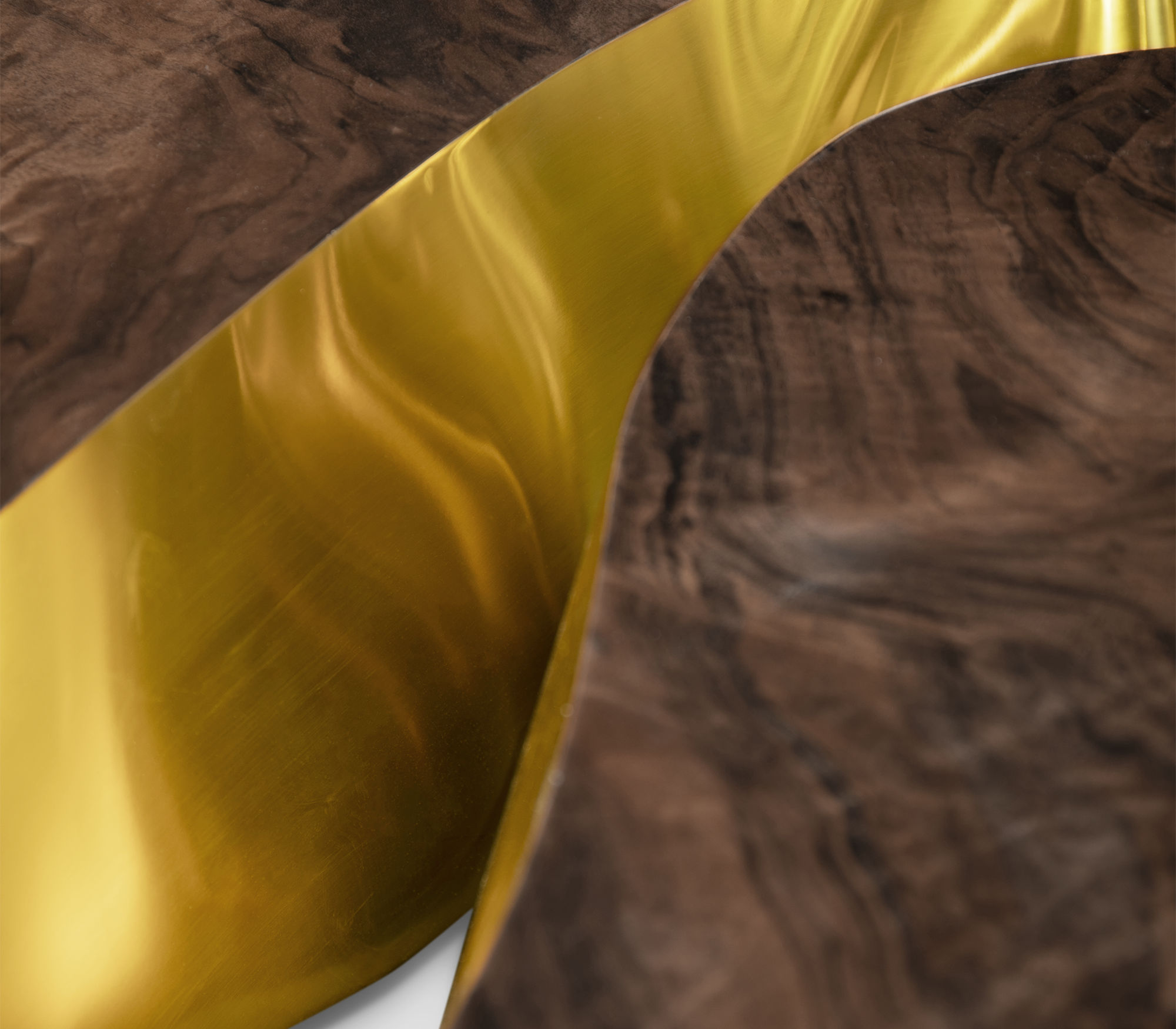 Fissure Ovaler Walnuss‑Couchtisch