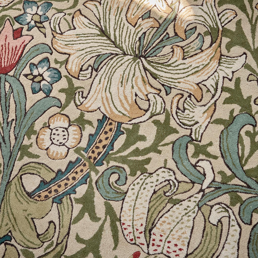 Golden Lily Green Red Teppich | Größe: 250 × 350 cm