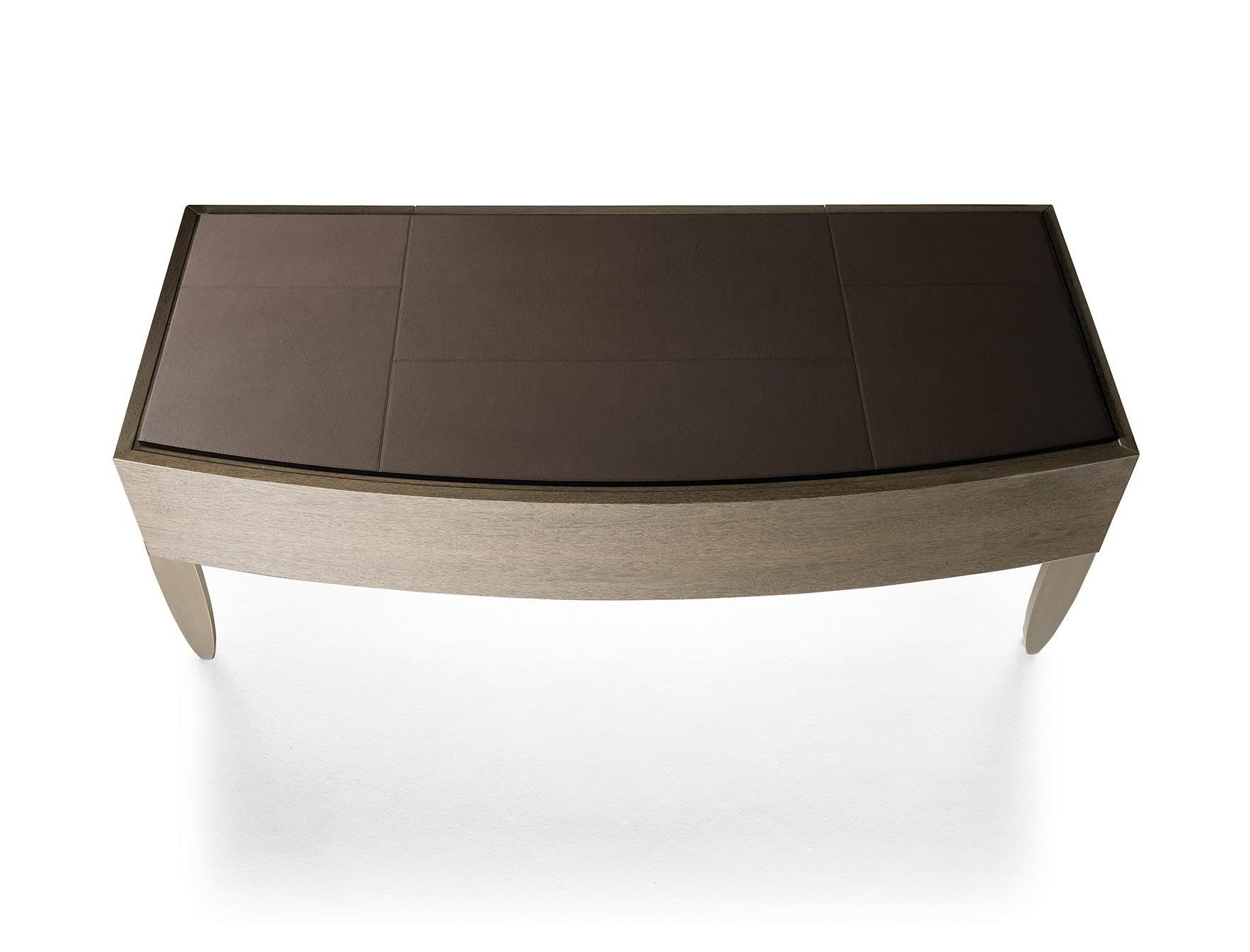 Schreibtisch mit Lederplatte und Bronze­beinen