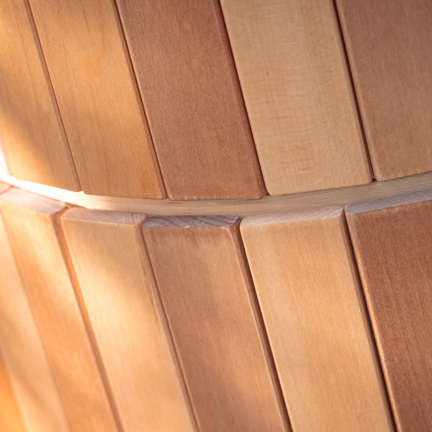 Naturholz-Schrank aus Lindenholz